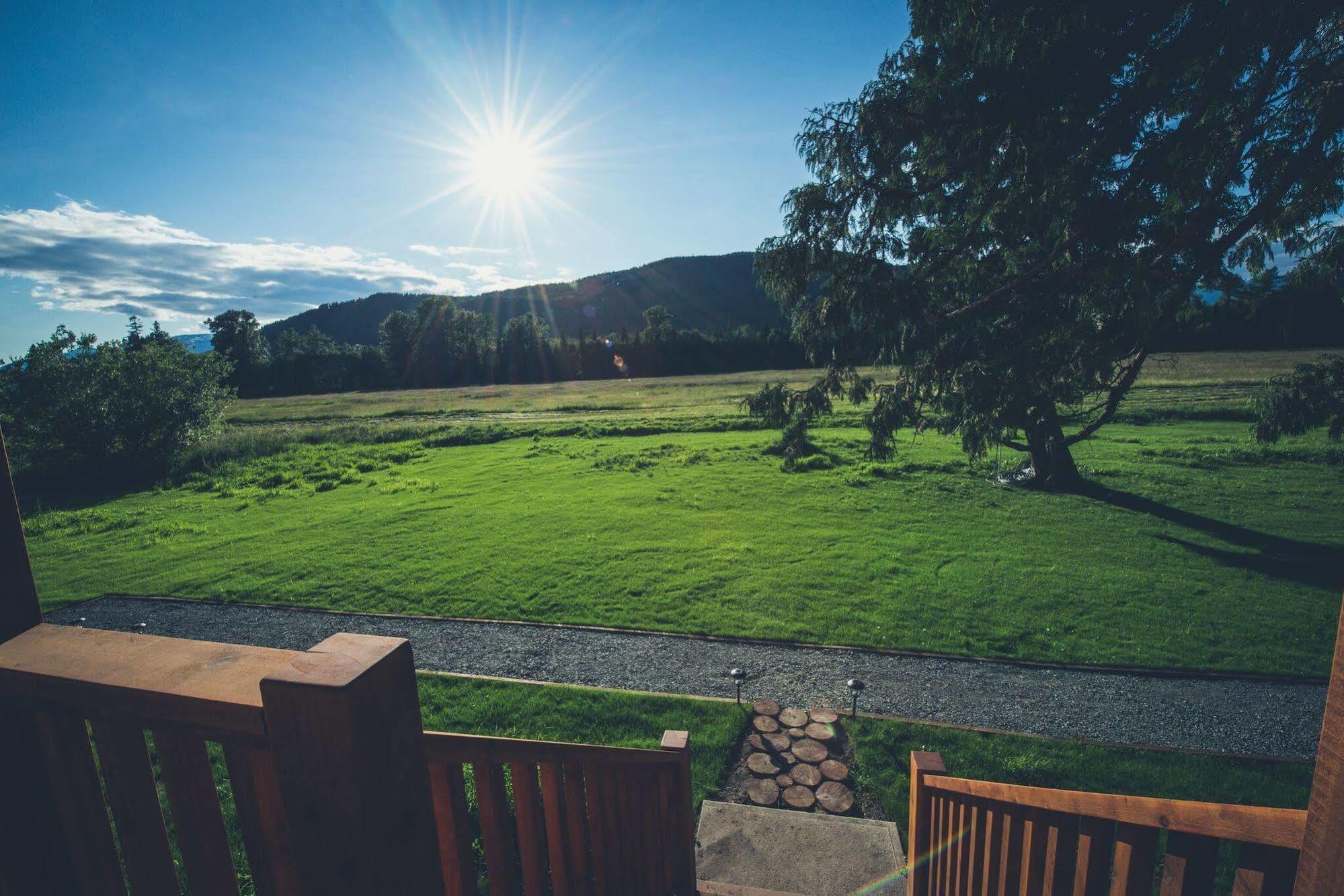 Hidden Acres Farm And Treehouse Resort Terrace Exterior photo